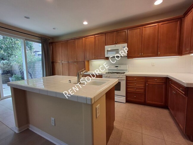 Building Photo - 3 Bedroom Townhome for Lease in Mariposa C...