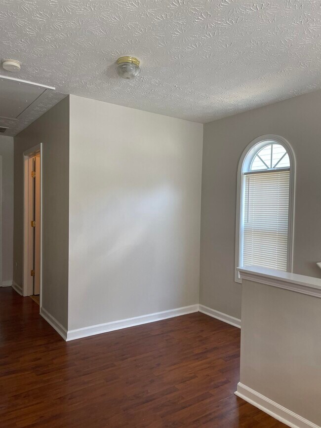 Building Photo - 347 Parkview Manor Dr