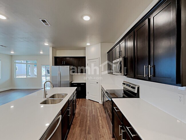 Building Photo - 2673 3340 South St