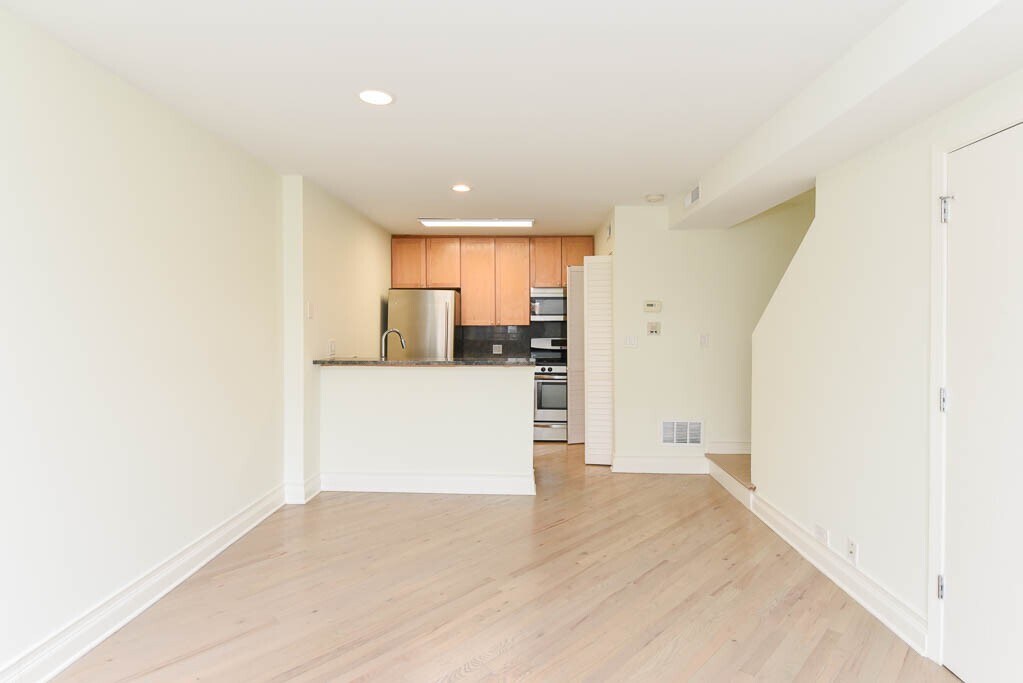 Building Photo - 949 W Grace St