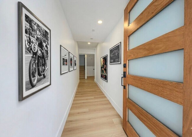 Building Photo - 1237 N Orange Dr