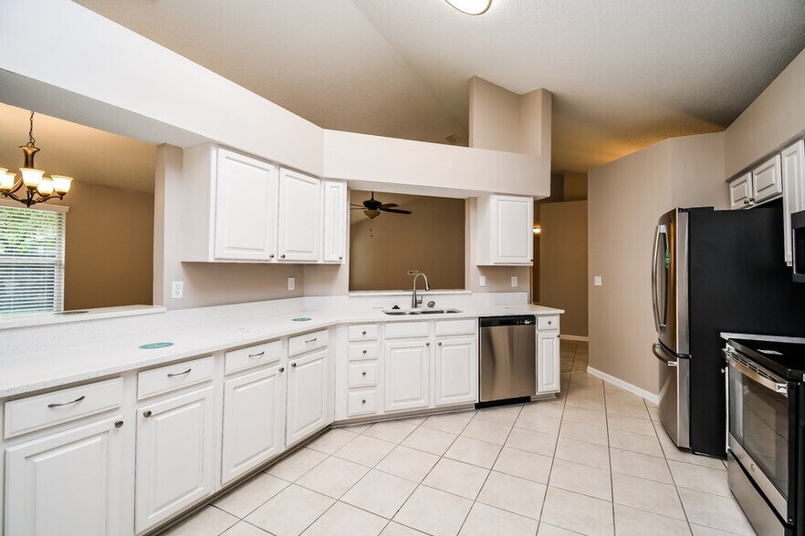 Building Photo - 8618 Wyndhurst Dr