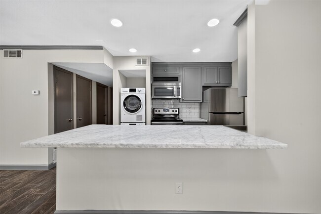 Building Photo - 8931 Gaylord Dr