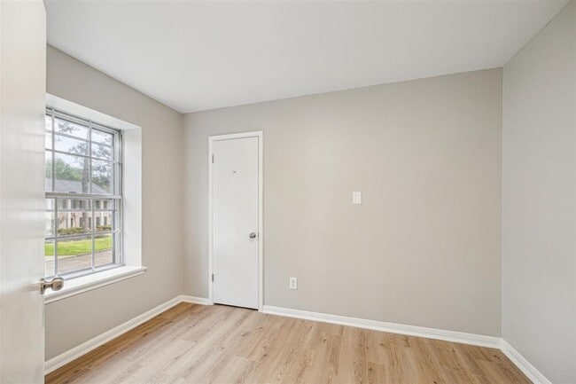 Building Photo - 1802 Corral Dr