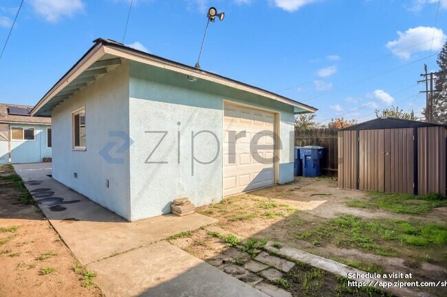 Building Photo - 1331 W Yale Ave