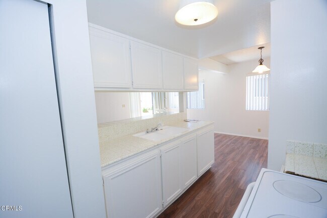 Building Photo - 1202 Portola Rd