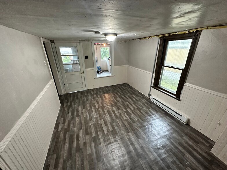 Building Photo - 68 W Center St