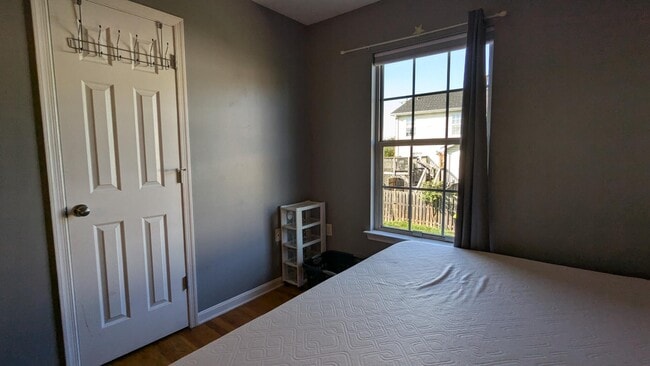 Building Photo - 138 Parkside Dr