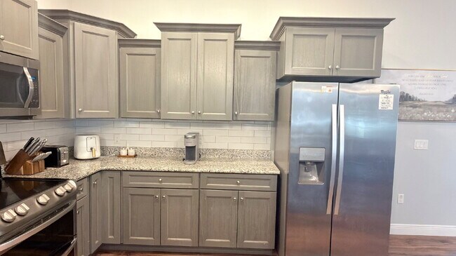 Building Photo - 4658 San Lorenzo Dr