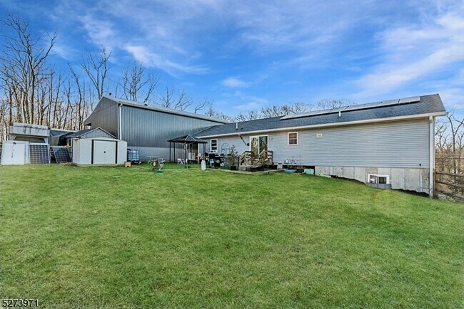 Building Photo - 153 Stag Hill Rd