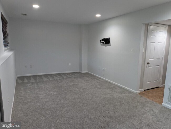 Building Photo - 47574 Comer Square