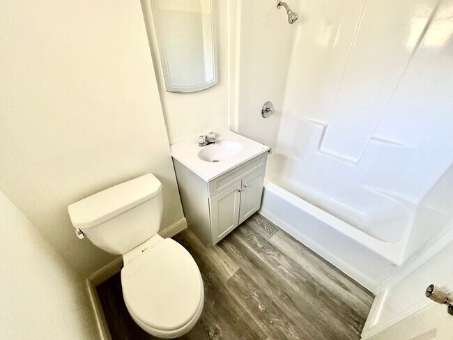 Building Photo - Cozy Price Rental