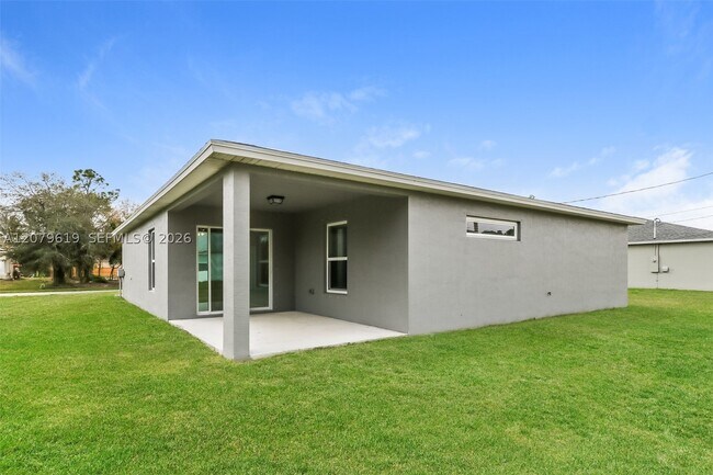 Building Photo - 1257 SW Century Ave