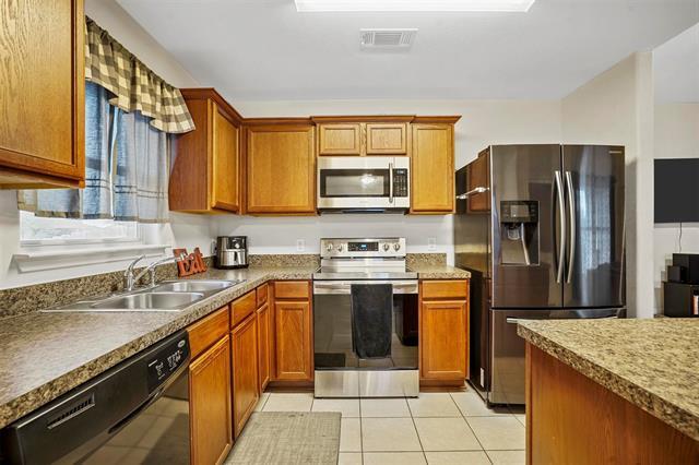 Building Photo - 121 Dodge City Ct