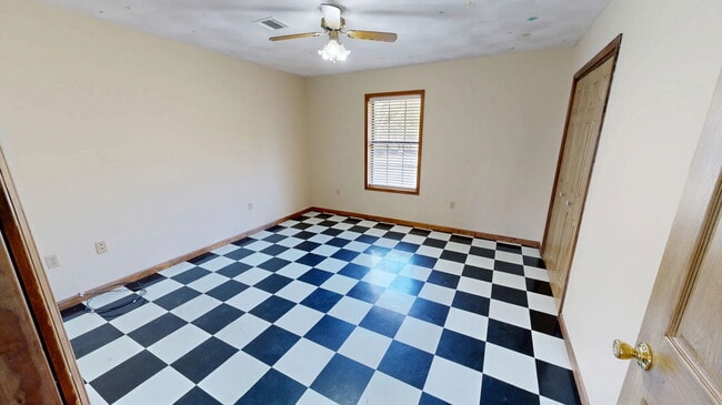 Building Photo - 497 High Hope Rd