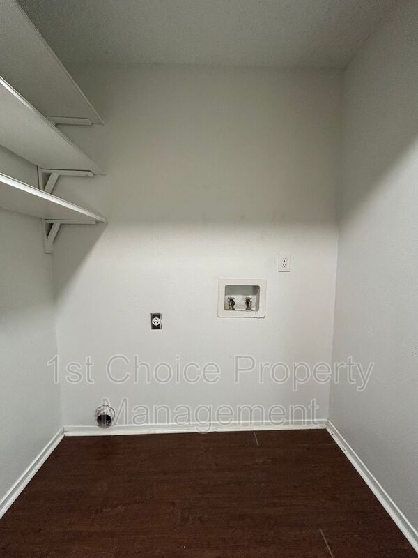 Building Photo - 625 Edwards Dr