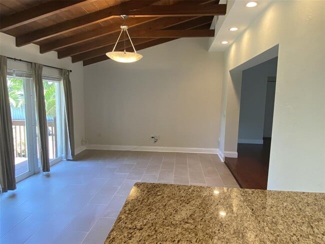 Building Photo - 300 NE 17th Ave