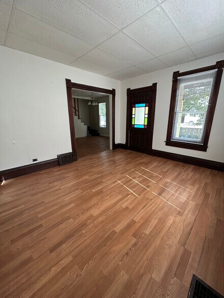 living room - 500 W Walnut St