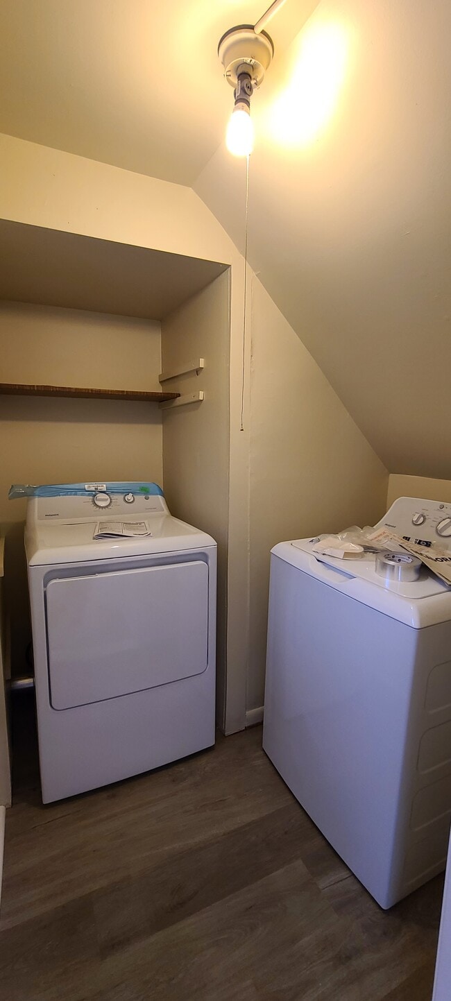 W/D Room - 403 W Washington St