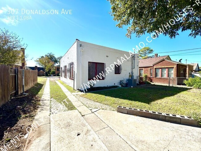 Building Photo - AVAILABLE NOW! Newly Renovated 3 Bedroom /...