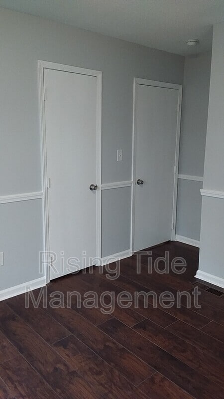 Building Photo - 3130 Sleepy Hollow Dr