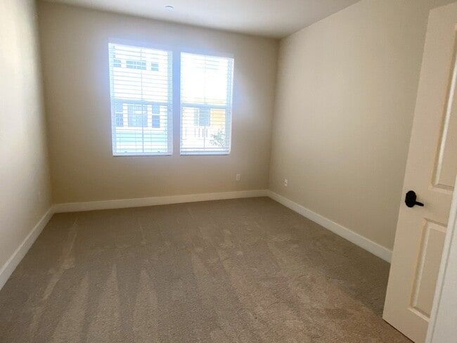 Building Photo - Updated 1 bedroom 55+ Community across from Wilson Park!