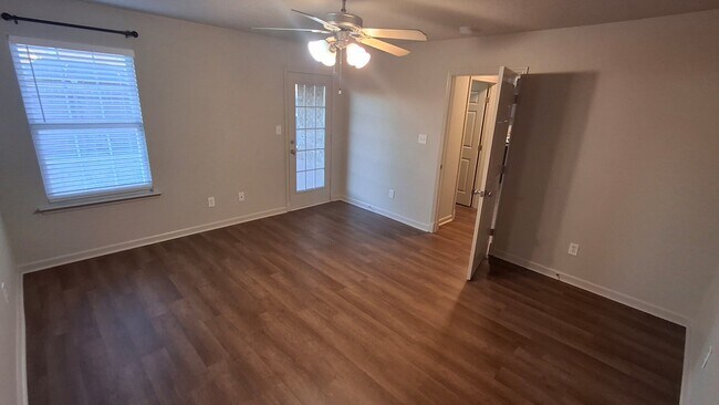 Building Photo - 2616 Slate Dr SW