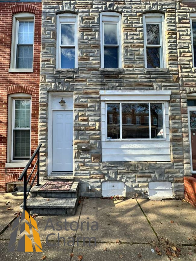 Building Photo - 2 Bedroom Home with Den, Exposed Brick, and Updated Kitchen in Brooklyn Park