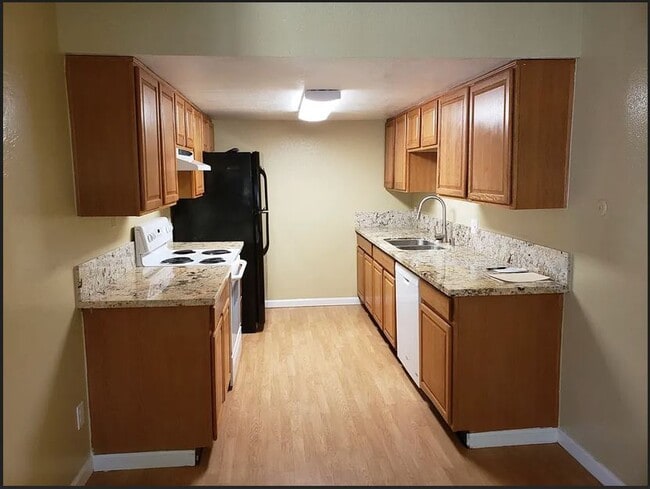 Building Photo - 8071 Via de Palmas Ln