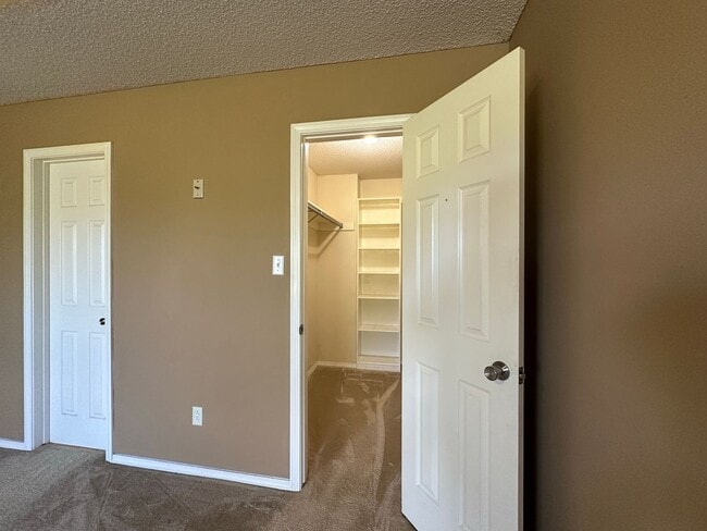 Building Photo - 2713 S.87th Drive-