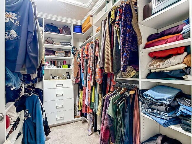 Building Photo - 10525 Oakside Dr