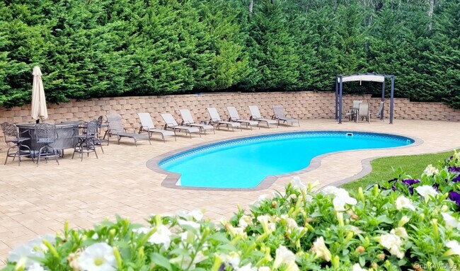 Building Photo - 126 Malloy Dr