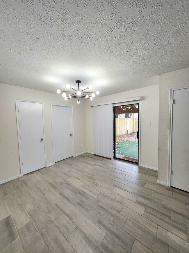 Building Photo - 10045 Emerald Creek Dr
