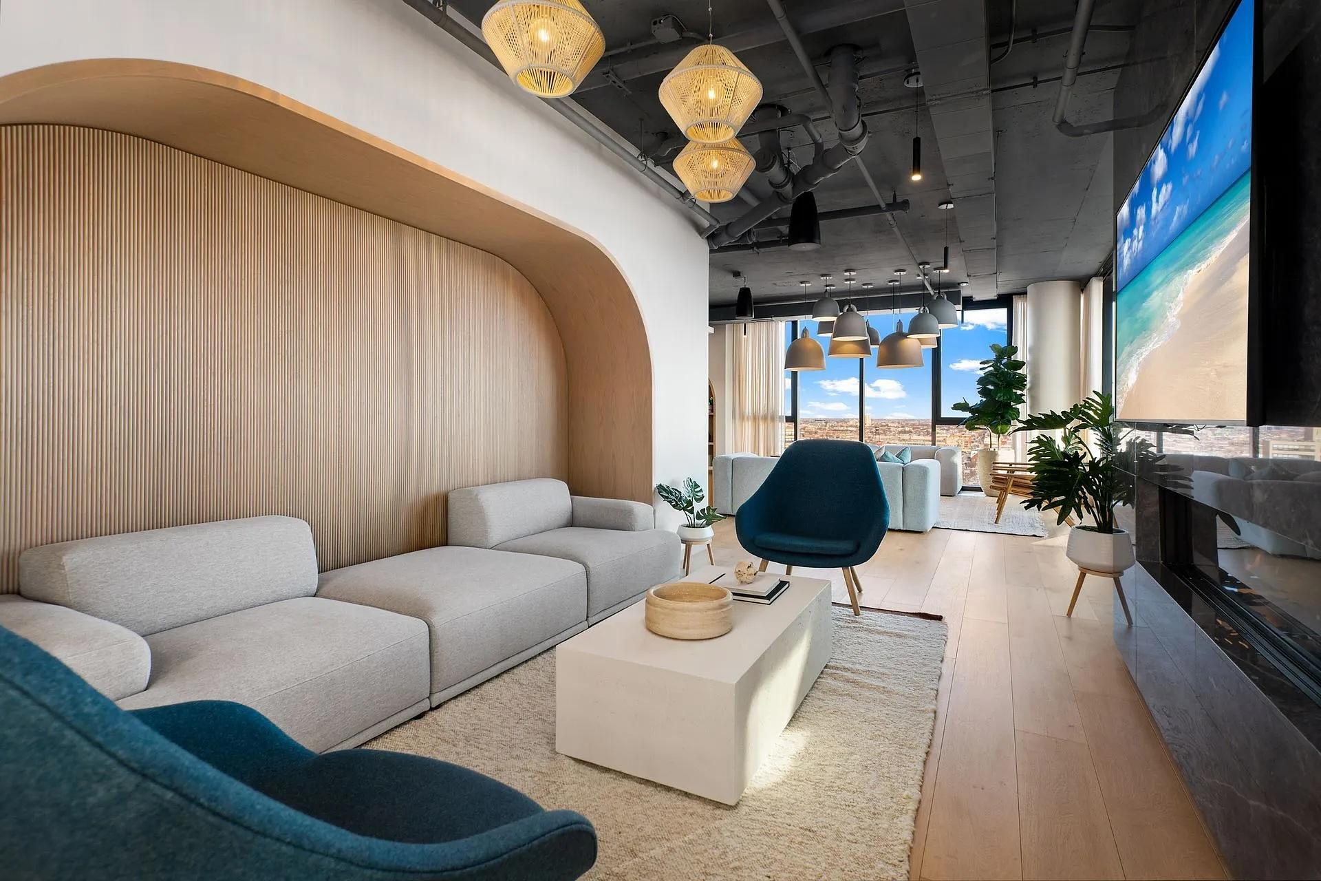 Building Photo - 513 S Damen Ave