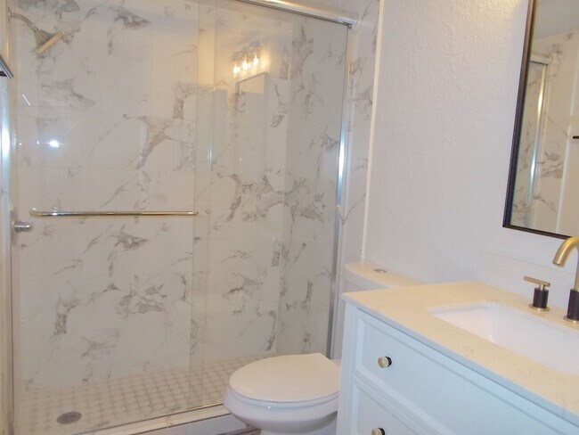 Building Photo - Upgraded 2nd-Floor Condo with Loft, Pool, ...