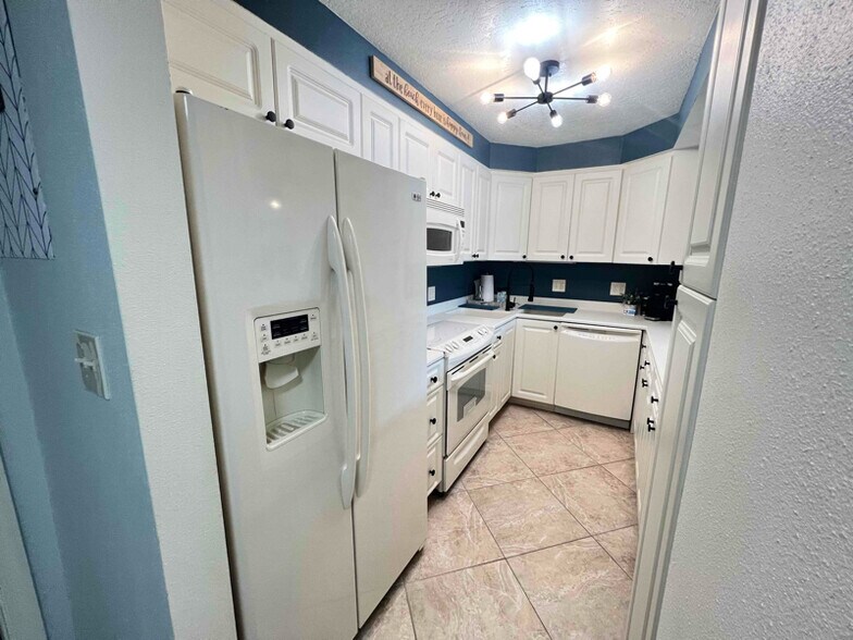 Building Photo - 2020 N Atlantic Ave