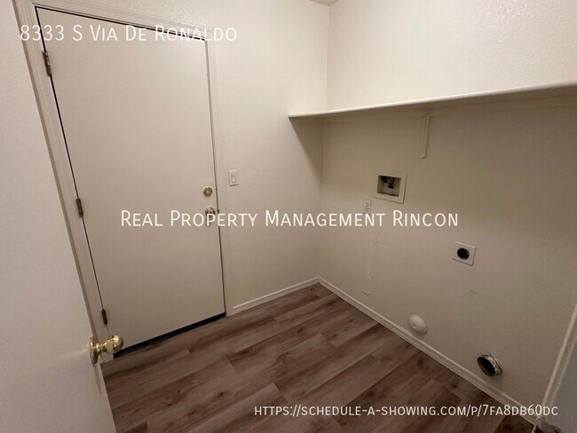 Building Photo - AVAILABLE NOW!!  Amazing 4bed/2bath in Rit...