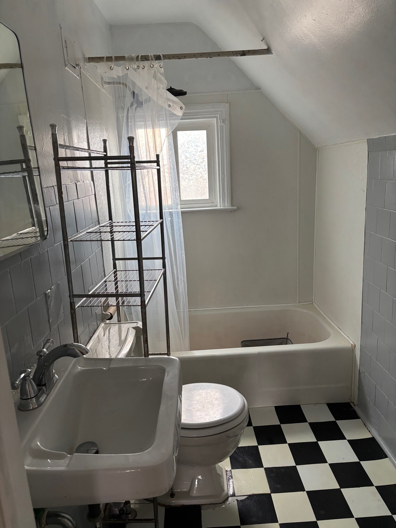 Building Photo - 2679 Hampshire Rd