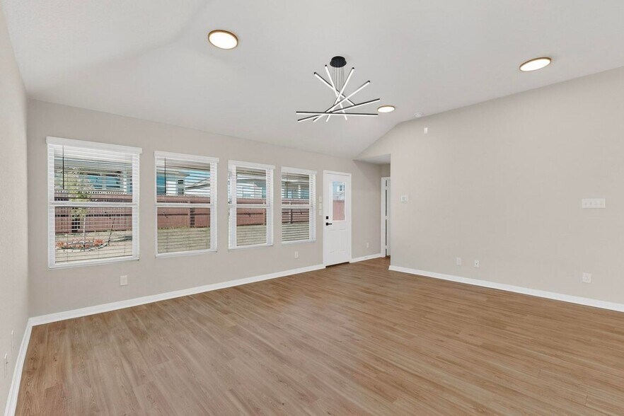 Building Photo - 1160 Water Valley