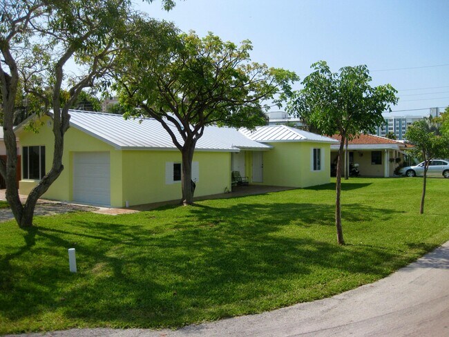 Building Photo - 600 S Riverside Dr