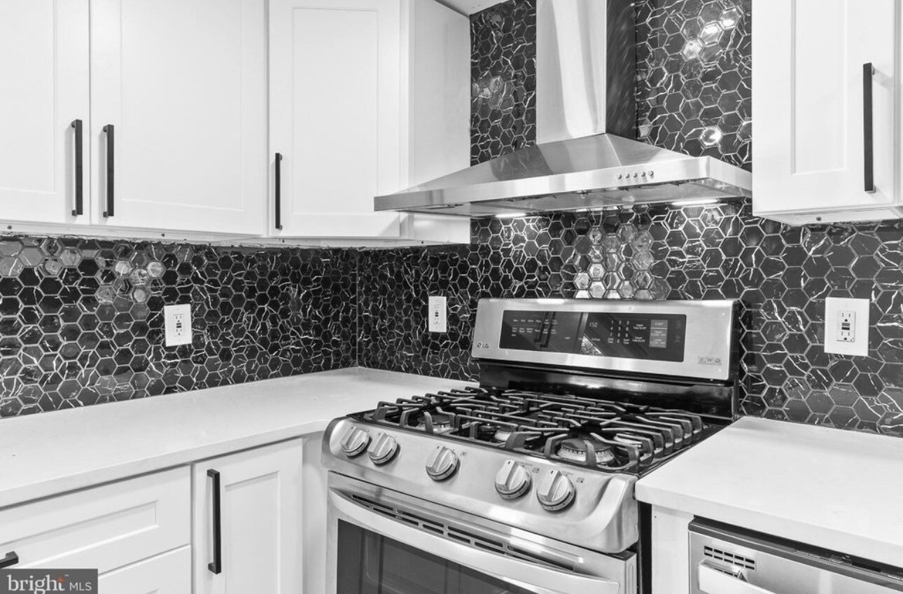 Building Photo - 27 E Phoenix Ave