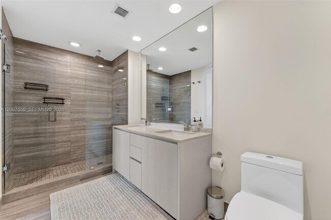 Building Photo - 1010 Brickell Ave