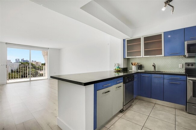 Primary Photo - 650 NE 64th St