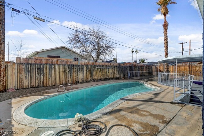 Building Photo - 6121 Edgewood Cir