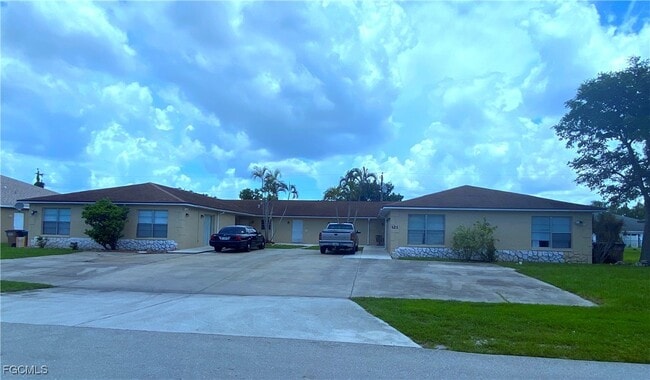 Primary Photo - 521 NE 24th Pl