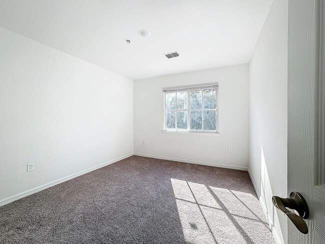 Building Photo - 1748 Barton Towne Cir