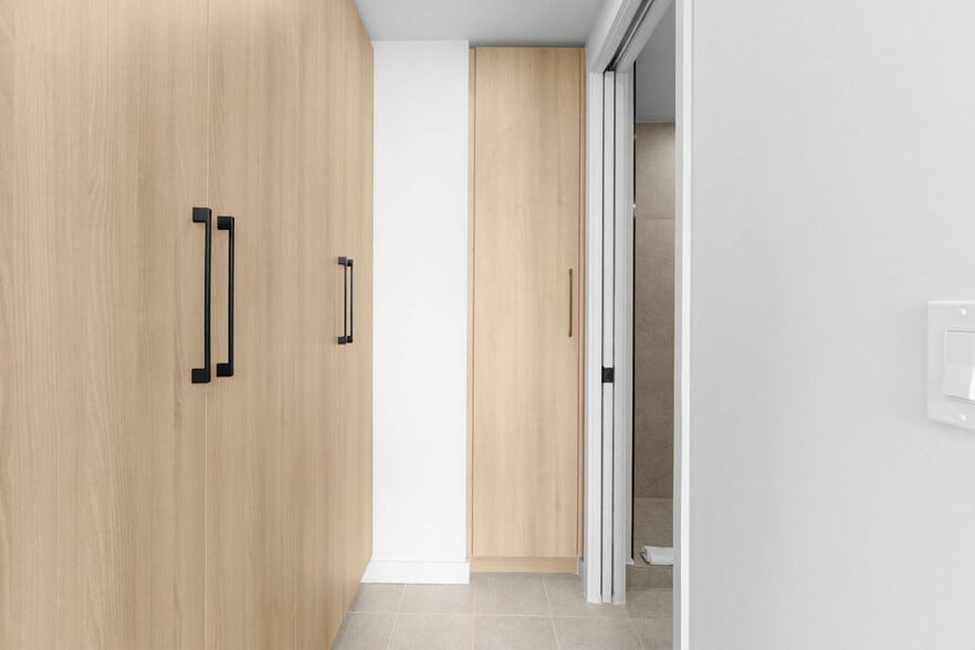 Building Photo - 501 NE 1st Ave