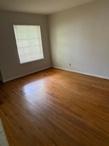Building Photo - 6805 Sandpiper Dr