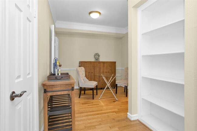 Building Photo - 2700 Revere St