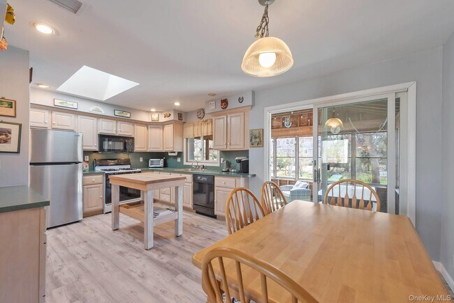 Building Photo - 37 Noyack Harbor Rd